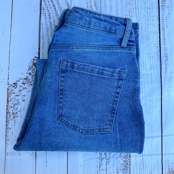 Wild Fabe Super Hi-Rise Straight Jeans - Picture 2 of 5